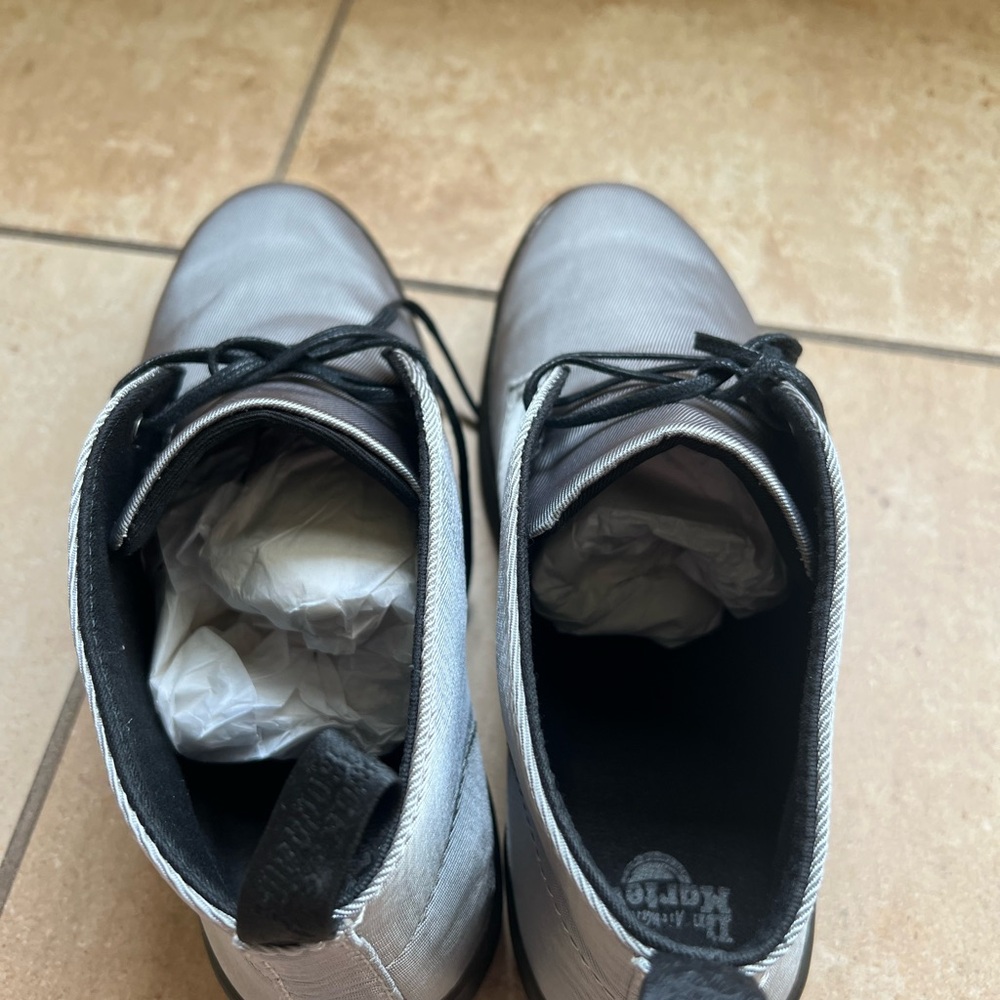 Dr Martens Dayton Silver Gray Satin Lace-Up Shoes Women’s UK 6 / USA 8 BRAND NEW - Picture 6 of 10